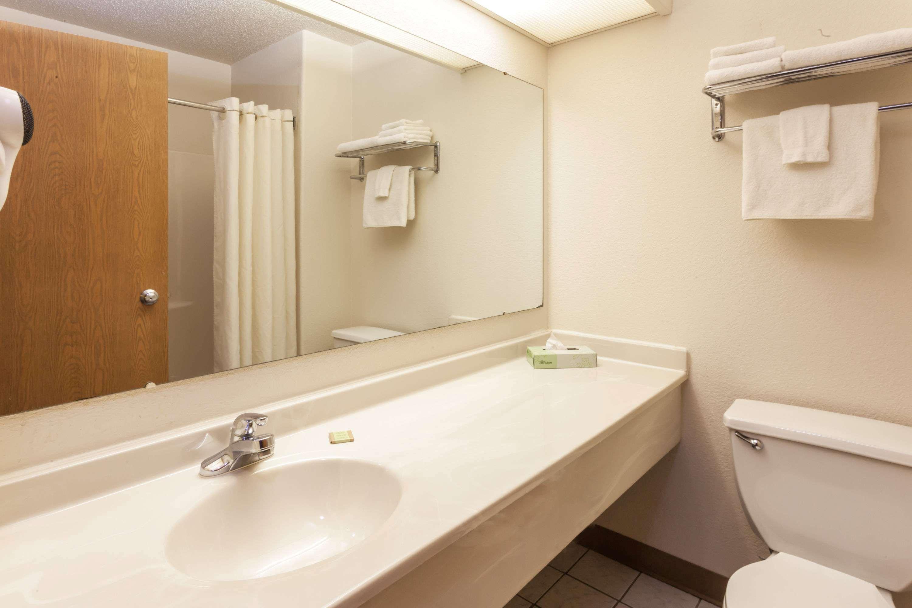 Oyo Hotel Portage I-94 Ngoại thất bức ảnh
