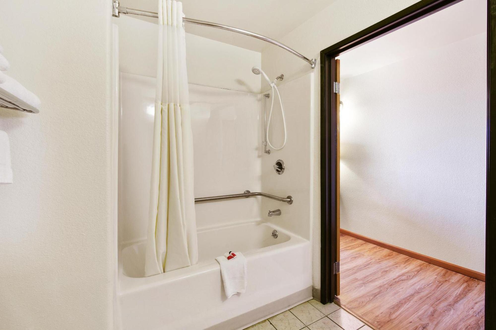 Oyo Hotel Portage I-94 Ngoại thất bức ảnh