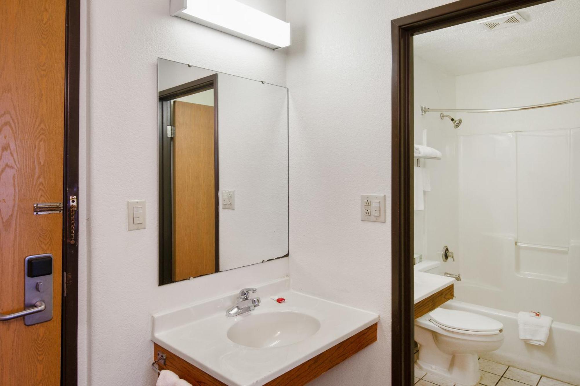 Oyo Hotel Portage I-94 Ngoại thất bức ảnh