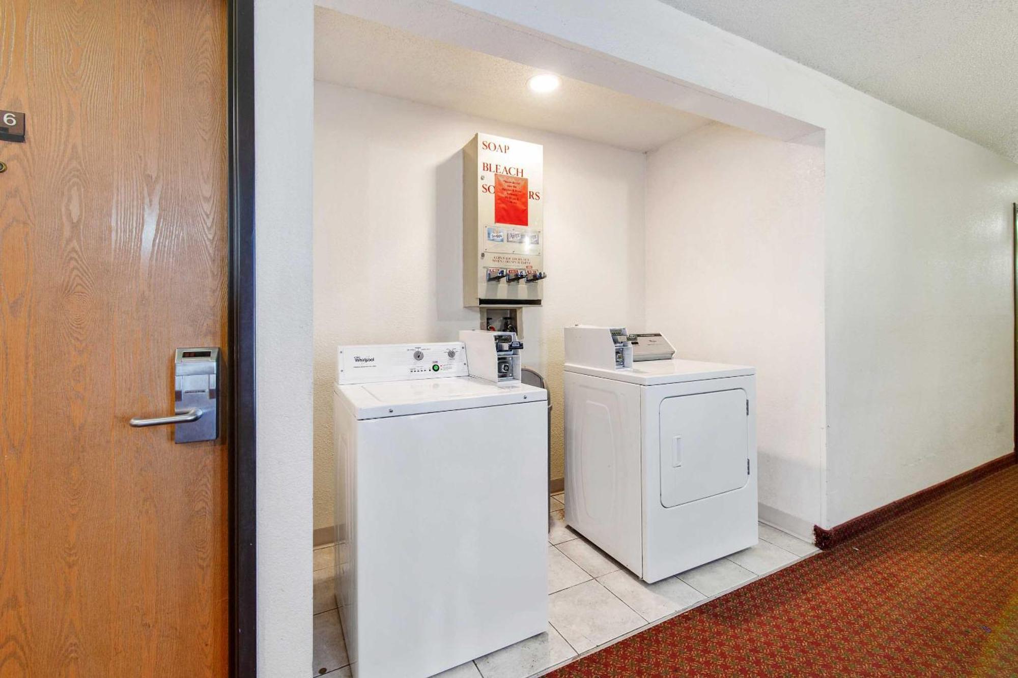 Oyo Hotel Portage I-94 Ngoại thất bức ảnh